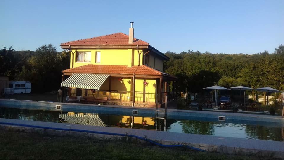 מלון Oteleni Pensiunea Casa Vanatorului מראה חיצוני תמונה