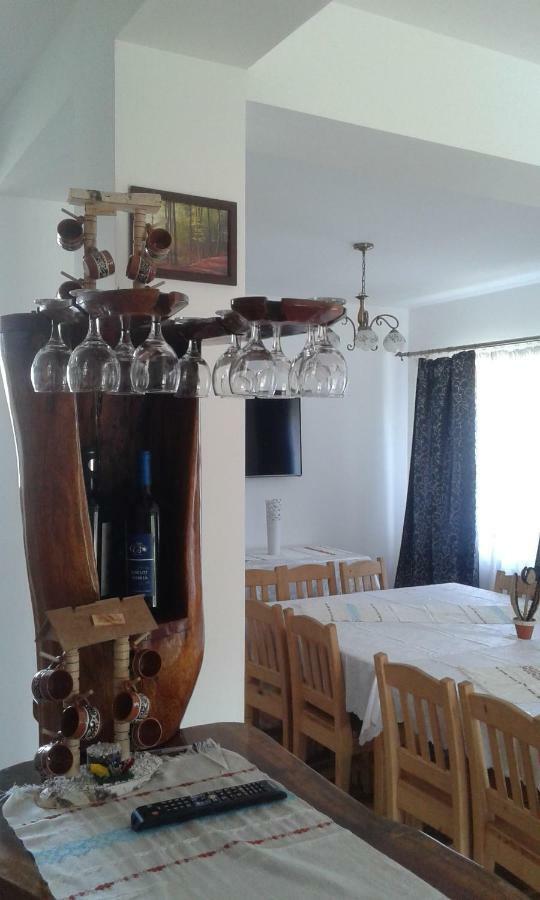 מלון Oteleni Pensiunea Casa Vanatorului מראה חיצוני תמונה