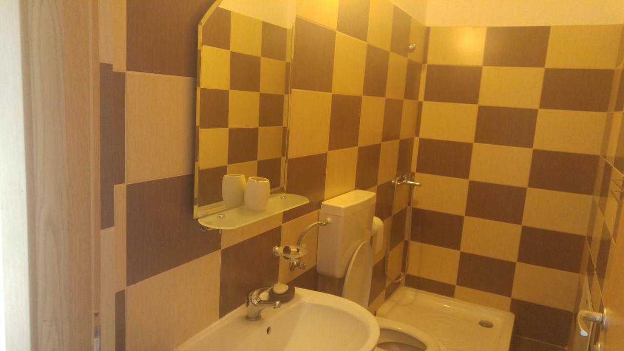 מלון Oteleni Pensiunea Casa Vanatorului מראה חיצוני תמונה