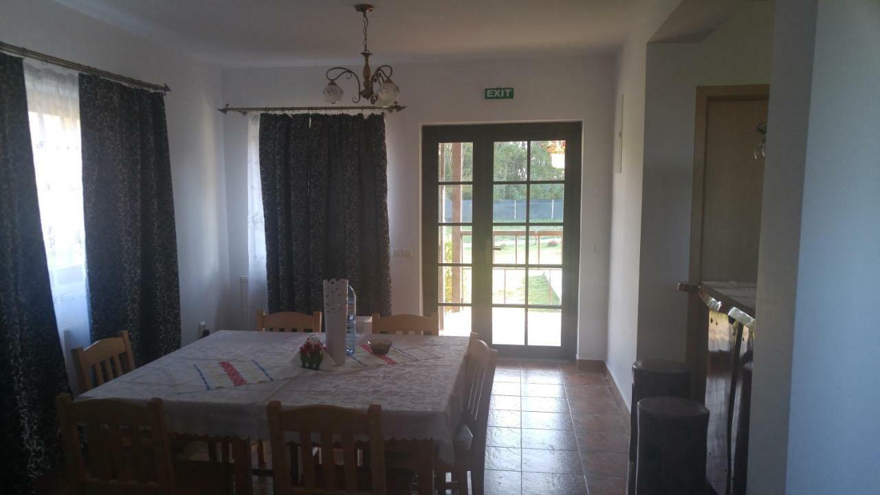 מלון Oteleni Pensiunea Casa Vanatorului מראה חיצוני תמונה