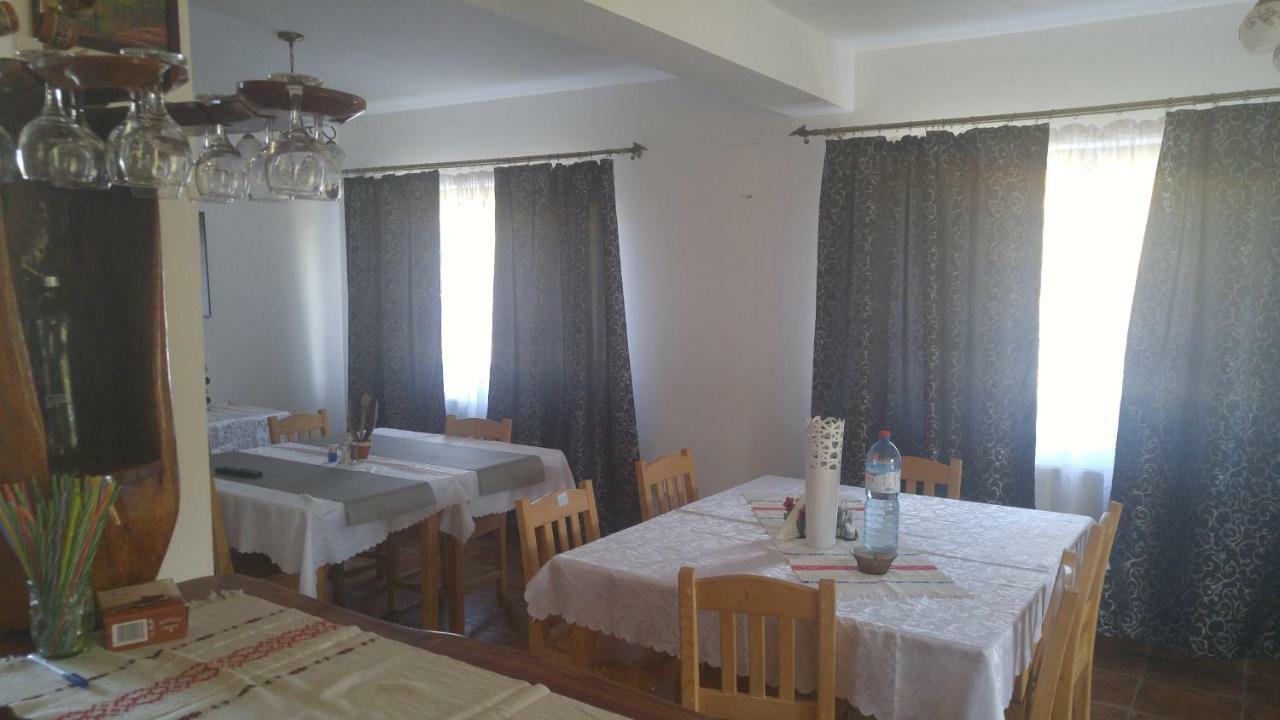 מלון Oteleni Pensiunea Casa Vanatorului מראה חיצוני תמונה