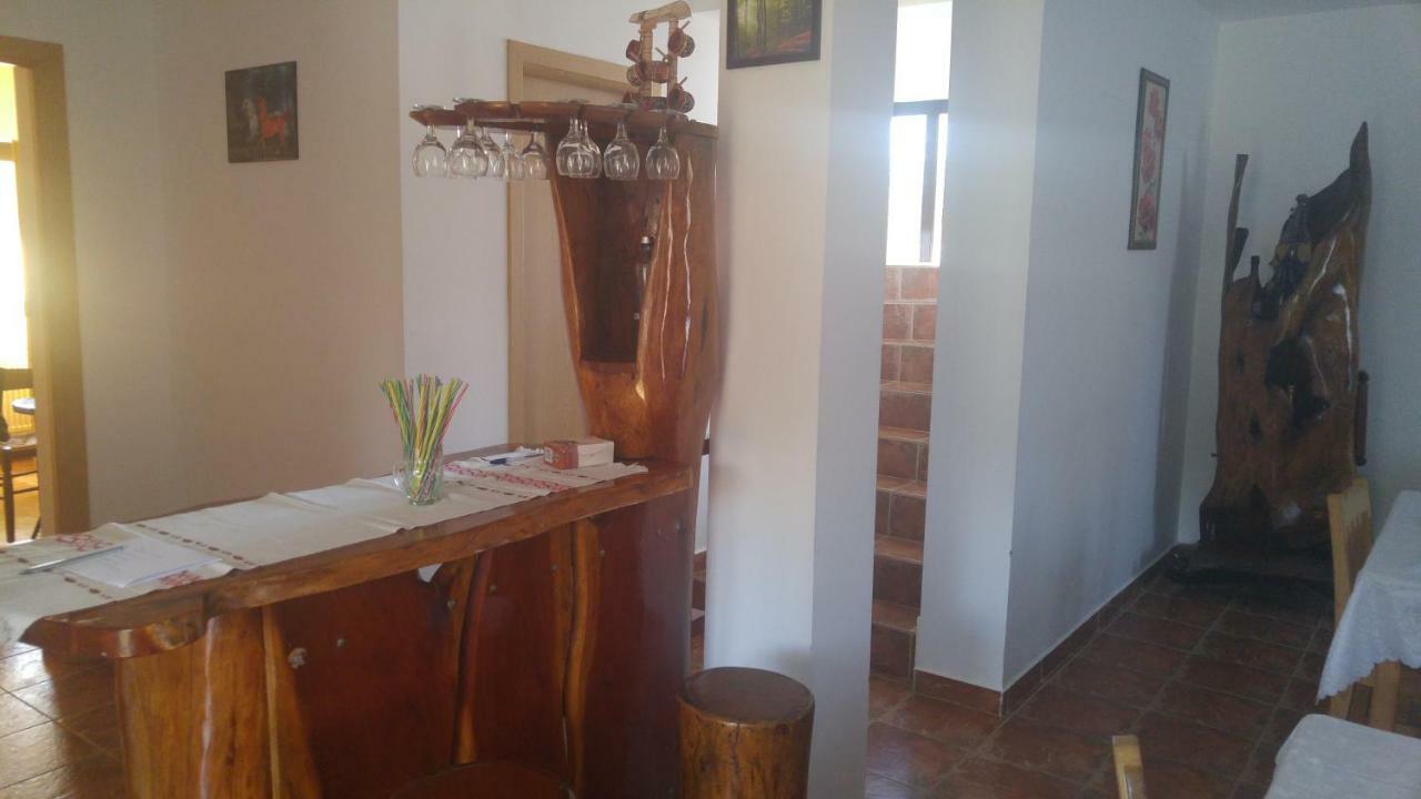 מלון Oteleni Pensiunea Casa Vanatorului מראה חיצוני תמונה