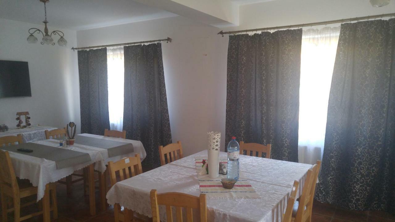 מלון Oteleni Pensiunea Casa Vanatorului מראה חיצוני תמונה