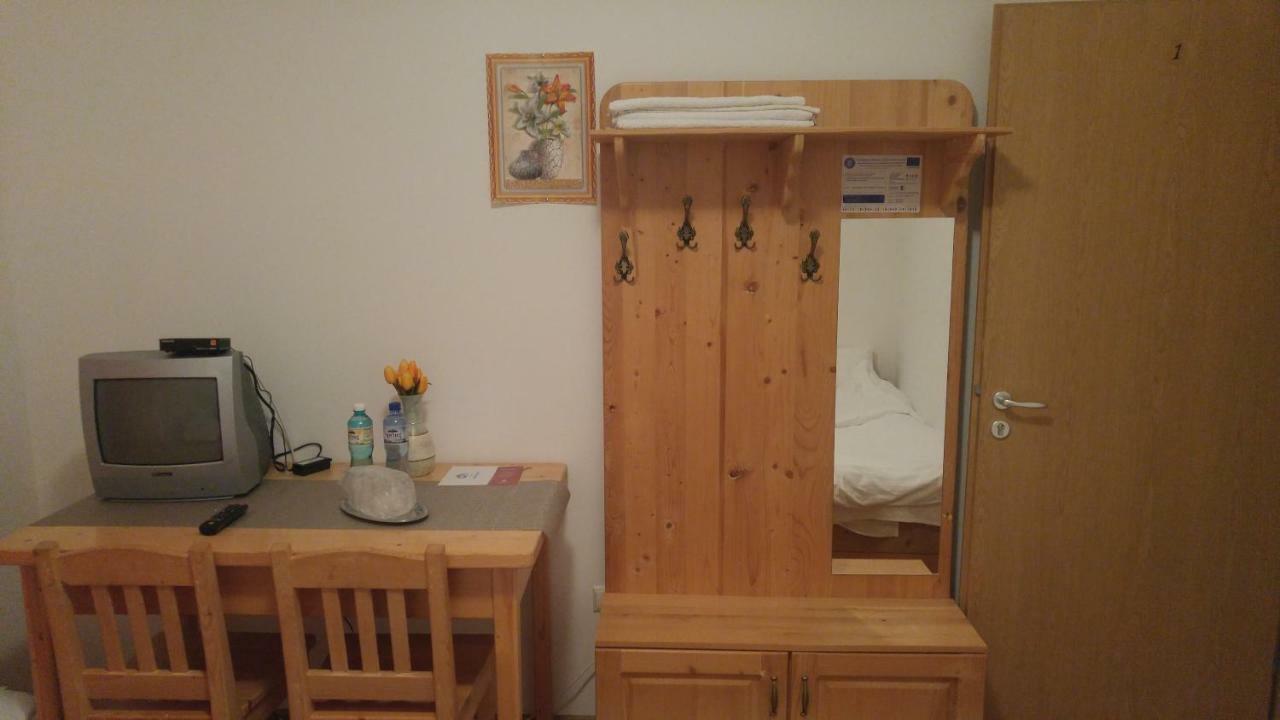 מלון Oteleni Pensiunea Casa Vanatorului מראה חיצוני תמונה