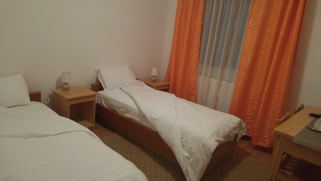 מלון Oteleni Pensiunea Casa Vanatorului מראה חיצוני תמונה