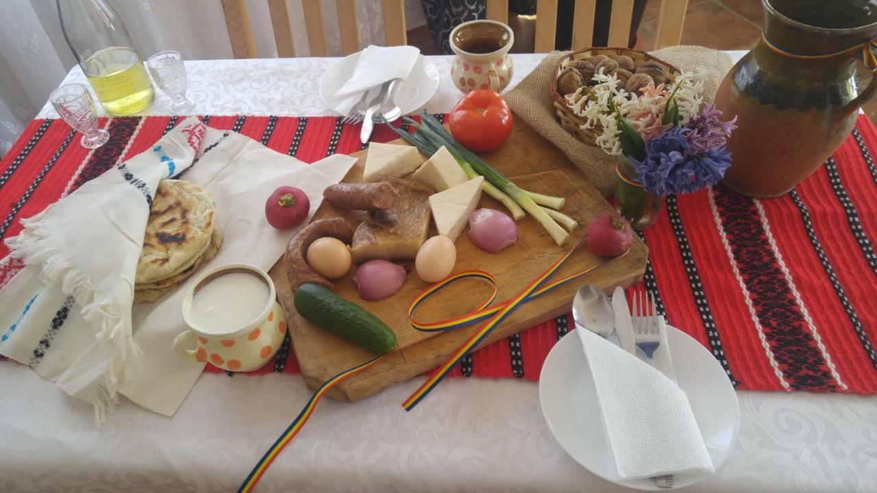 מלון Oteleni Pensiunea Casa Vanatorului מראה חיצוני תמונה